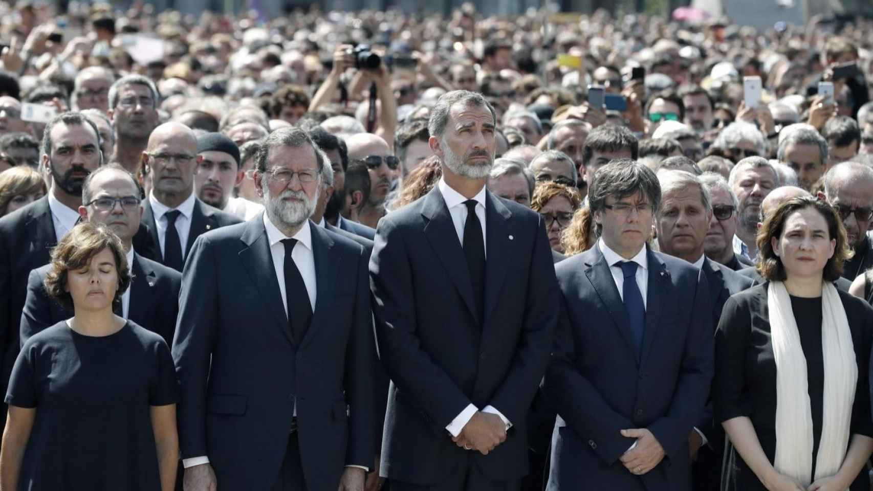 Ada Colau pide a Puigdemont y Rajoy que dialoguen / EFE