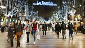 La Rambla de Barcelona, un importante eje comercial, lucirá las luces de Navidad en homenaje a las víctimas del atentado.