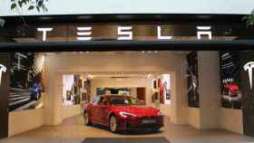 Fachada de la nueva tienda de Tesla en Barcelona
