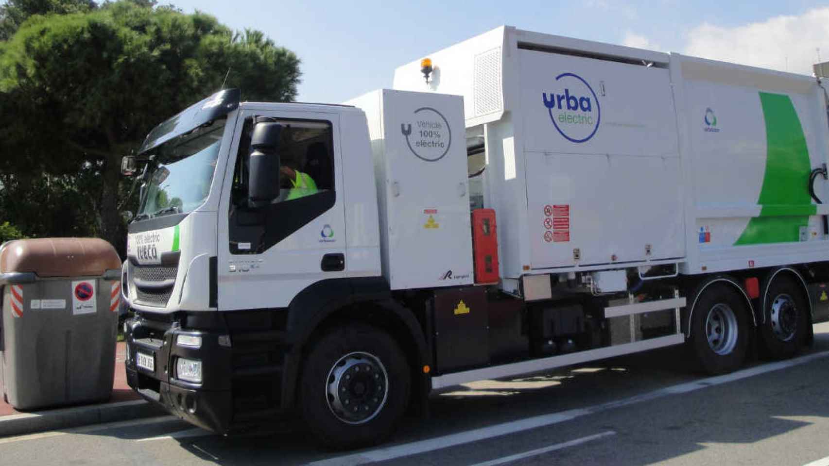 El primer camión eléctrico de recogida de basura se estrena en Barcelona / Urbaser