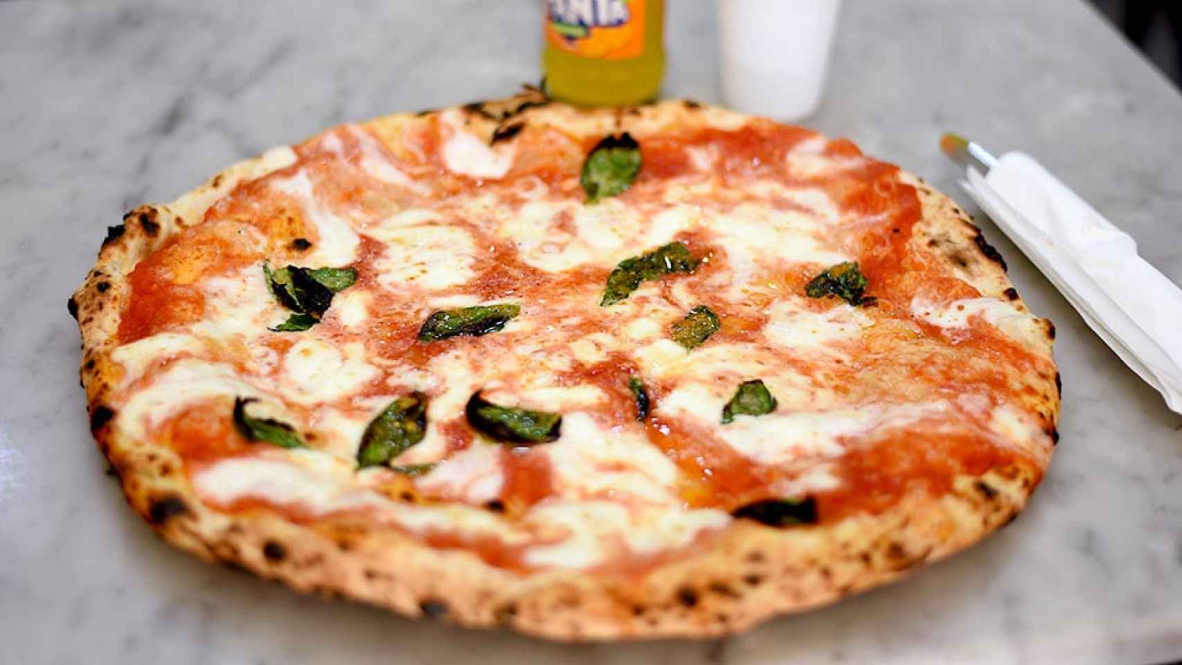 Pizza de la pizzería napolitana Da Michele