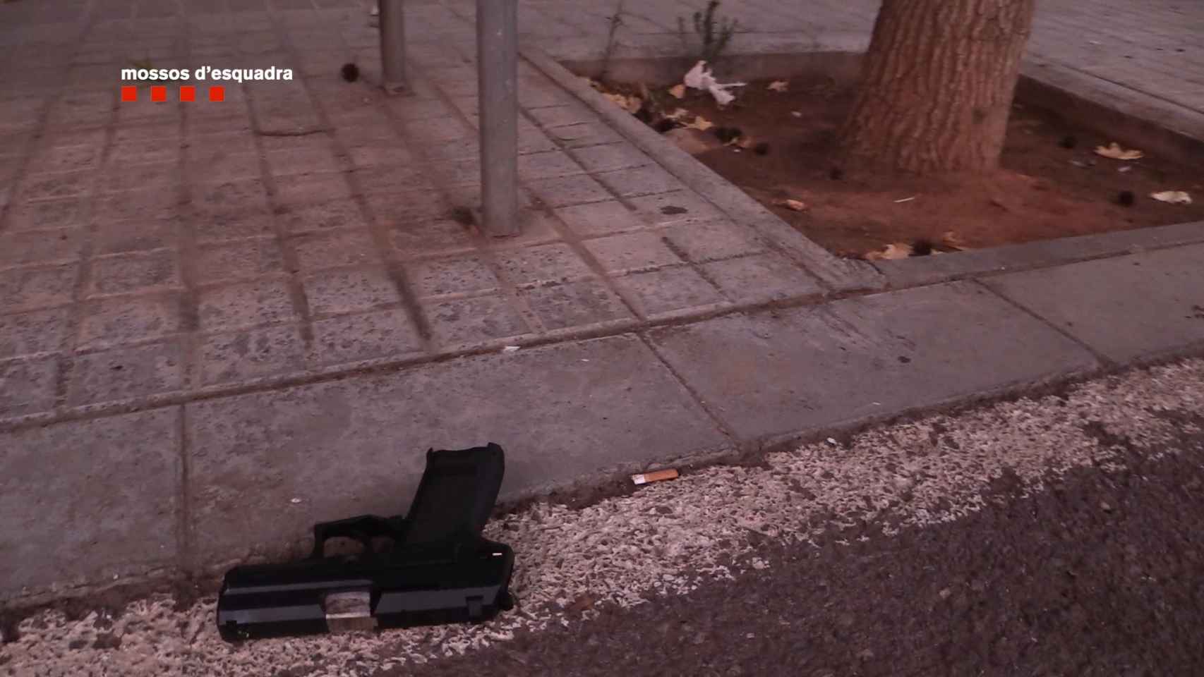 Pistola intervenida por los Mossos d'Esquadra en otra ocasión ajena al tiroteo del Poblenou