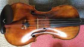 Detalle del violín que le ha sido robado a Dani Cubero / LV