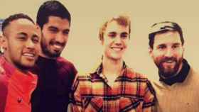 La MSN (Messi, Suárez y Neymar) posa junto a Justin Bieber en una foto subida a Instagram