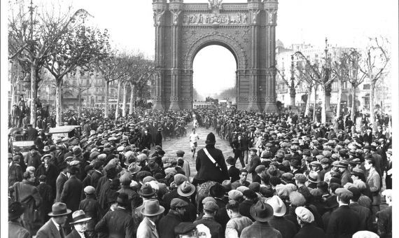 Llegada de la Jean Bouin al Arc de Triomf, en una de las primeras ediciones / JEAN BOUIN - MUNDO DEPORTIVO