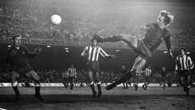 La foto más famosa de Horacio: gol de Johan Cruyff al Atlético de Madrid en 1973 / Horacio Seguí