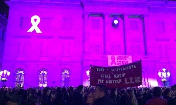 El colectivo Noviembre Feminista ha organizado una marcha contra la violencia machista por el centro de Barcelona