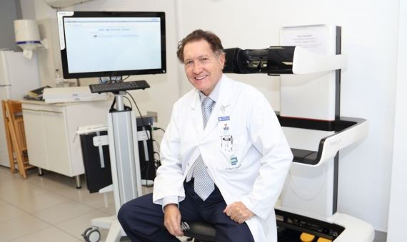 El doctor Humberto Villavicencio, director del Servicio de Urología /