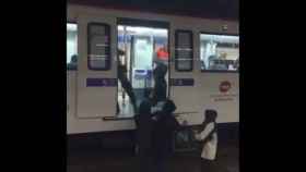 Un grupo de grafiteros ataca a unos vigilantes del Metro / Archivo