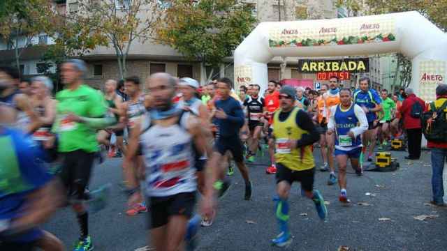 Participantes en la 'cursa' de la Sagrera toman la salida en 2015 / FESTES DE LA SAGRERA-COMISSIÓ DE FESTES