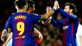 Suárez, Paulinho y Messi celebran un gol del Barça contra el Deportivo / EFE