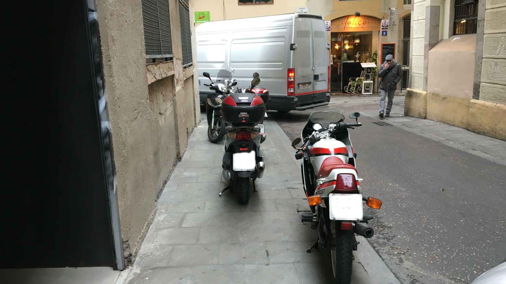 La Urbana multa cada día a 56 motos mal aparcadas