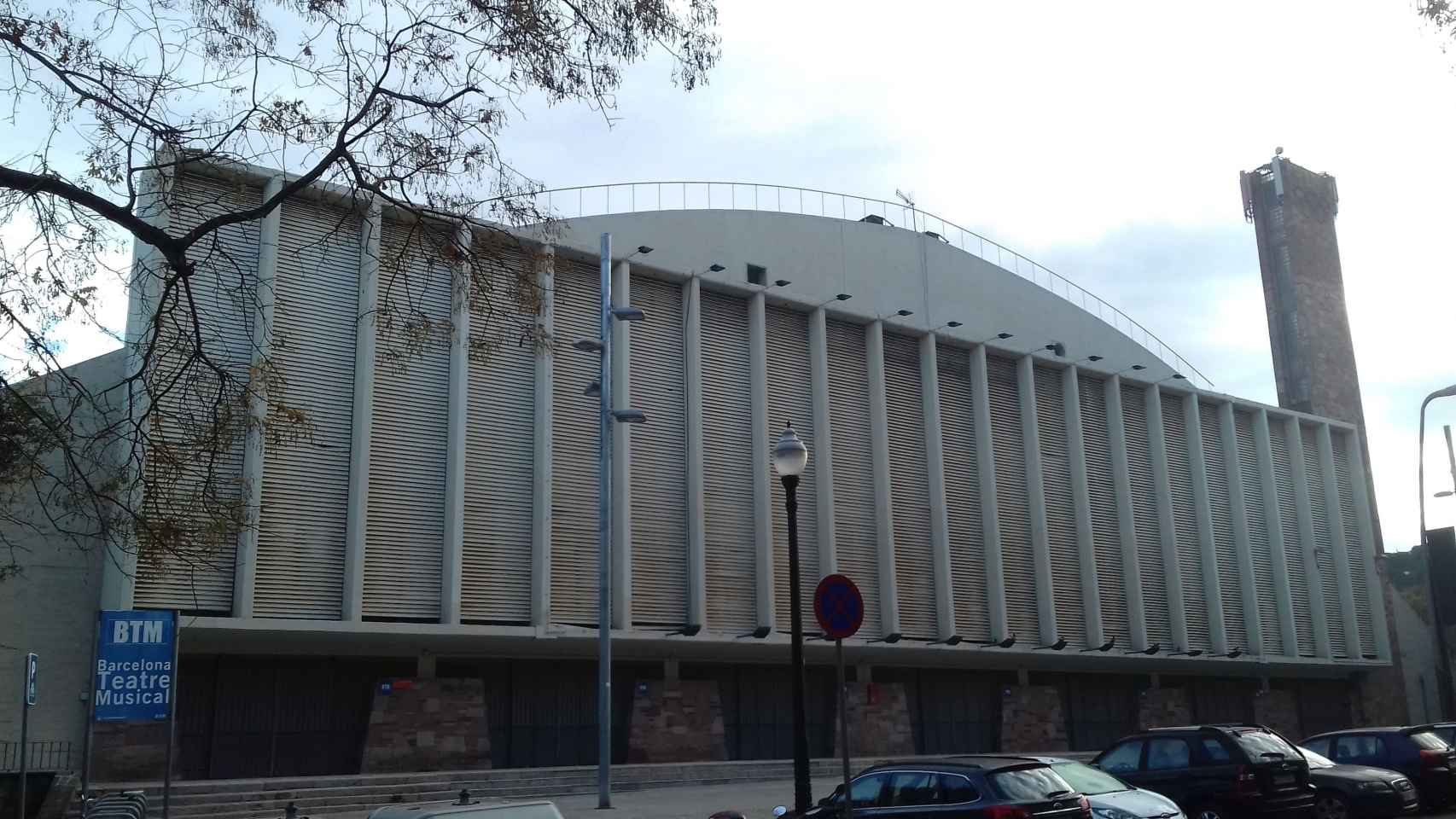 El Palau d'Esports de la calle de Lleida recuperará los usos deportivos / JORDI SUBIRANA