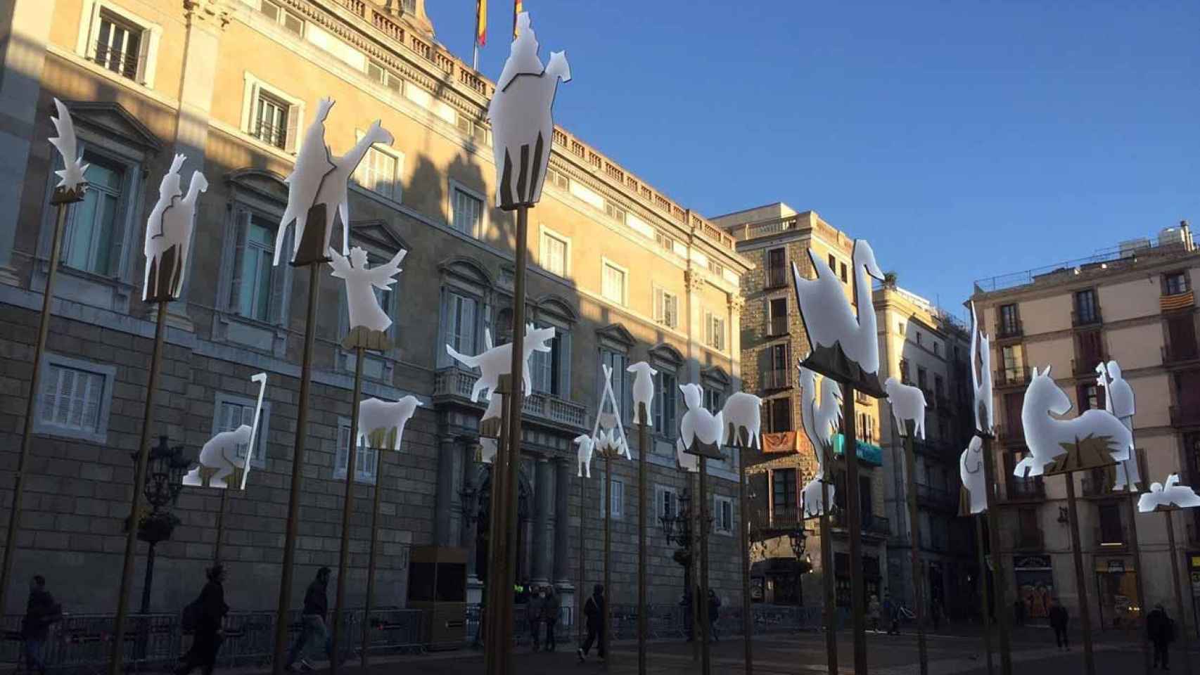 Pesebre instalado en la plaza Sant Jaume y costeado por el Ayuntamiento / EP