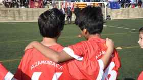 Dos niños, jugadores del Alzamora C.F. / Cristóbal Ramos