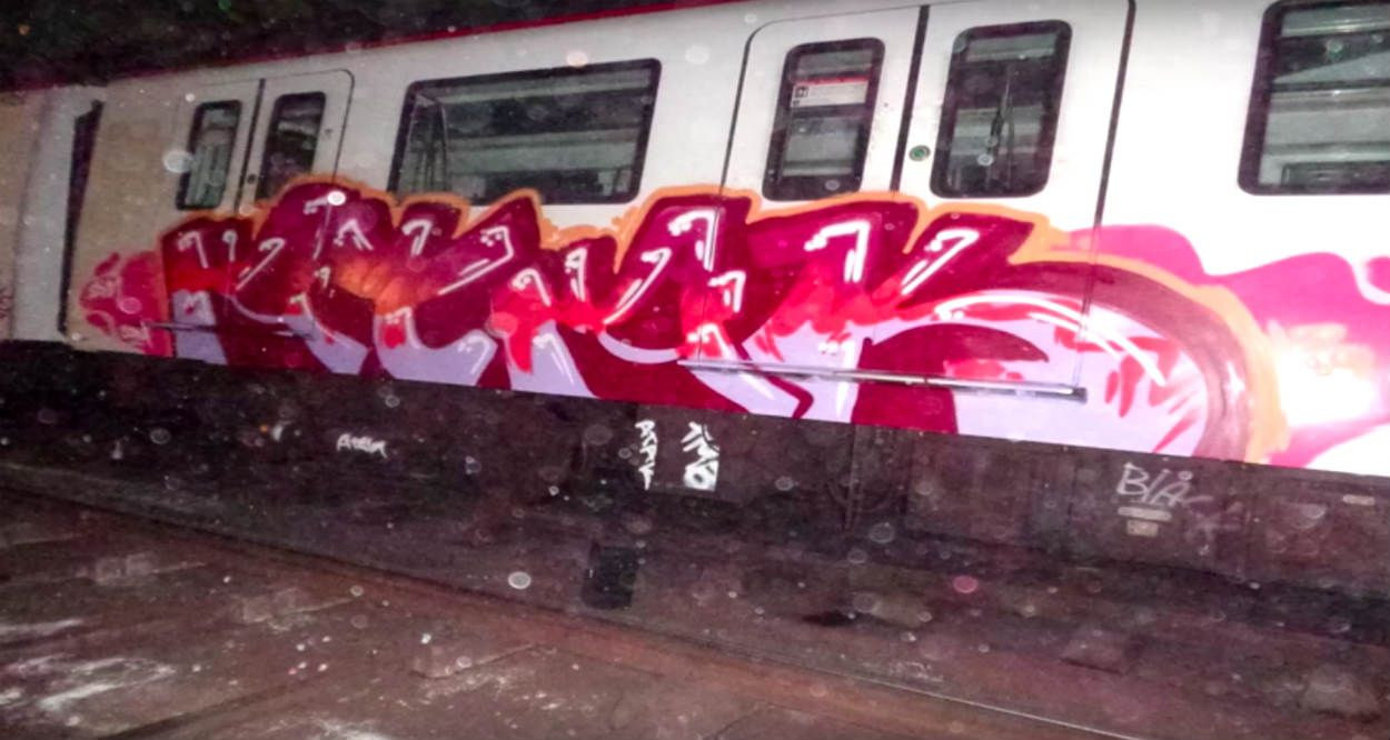 Grafitis en el metro de Barcelona / TMB