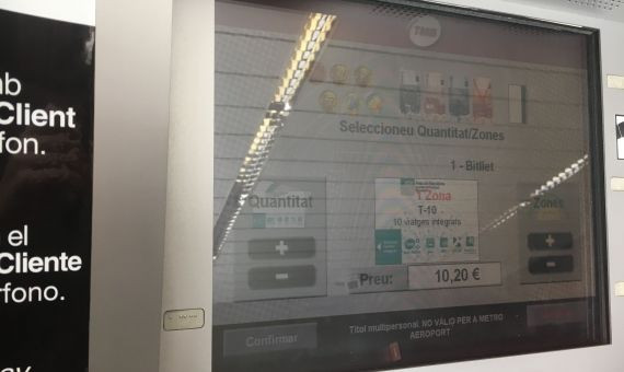 Máquina expendedora de tickets en el metro / AO