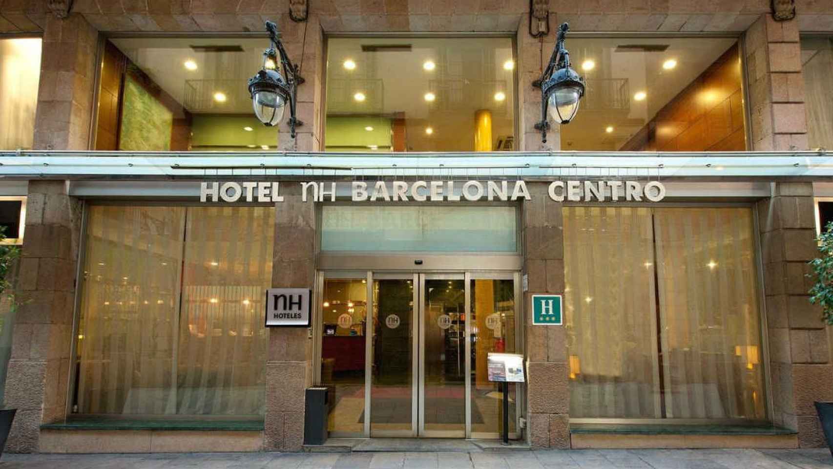Imagen de la fachada de un hotel en Barcelona