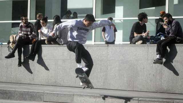 Skater en el MACBA / HUGO FERNÁNDEZ