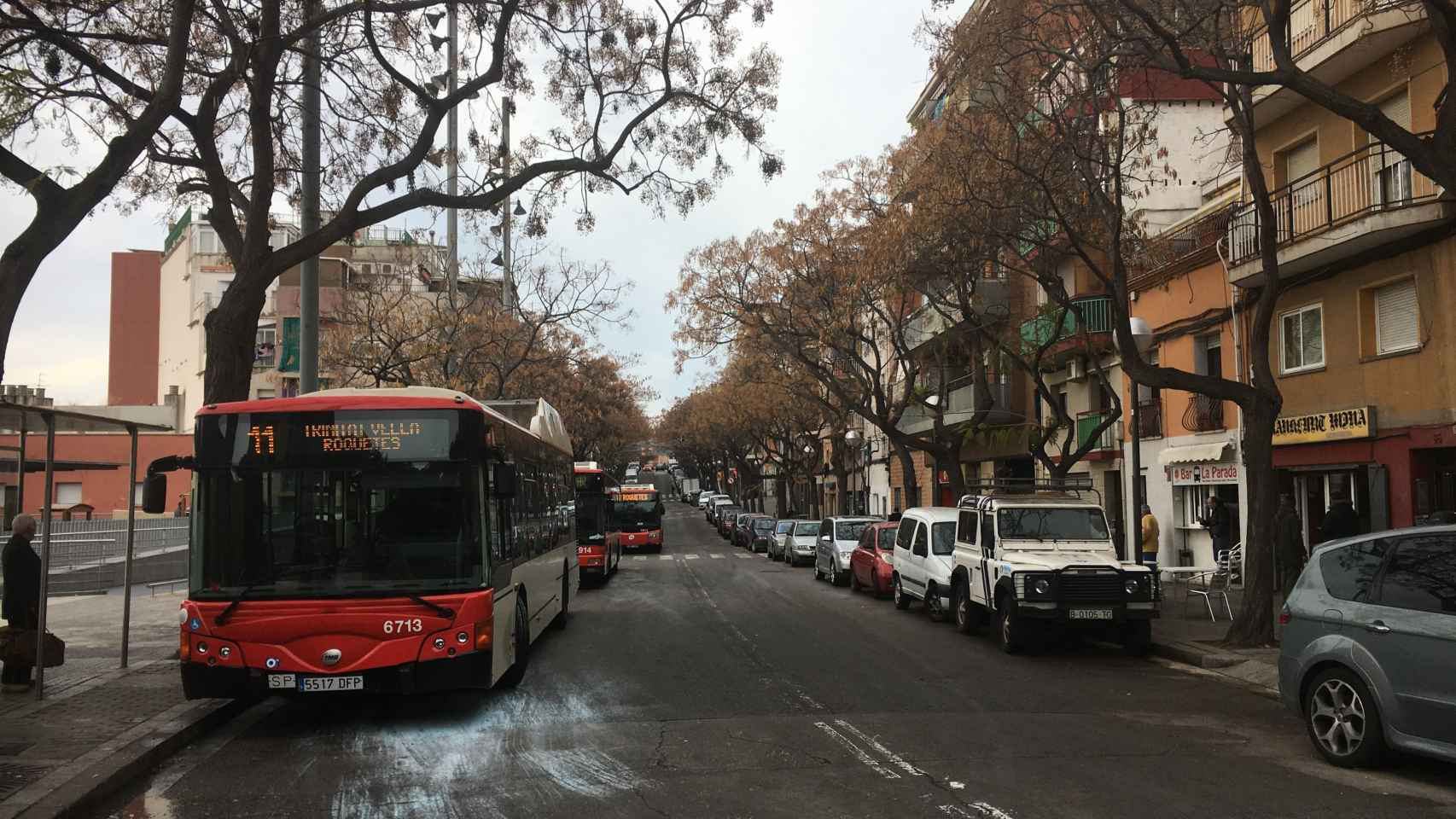 Parada de autobuses al final de la Mina de la Ciutat, punto de disputa del nuevo plan de movilidad / AO