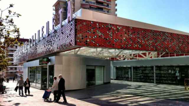 Mercado de la Guinaueta en el paseo de Valldaura / MERCAT DE LA G.