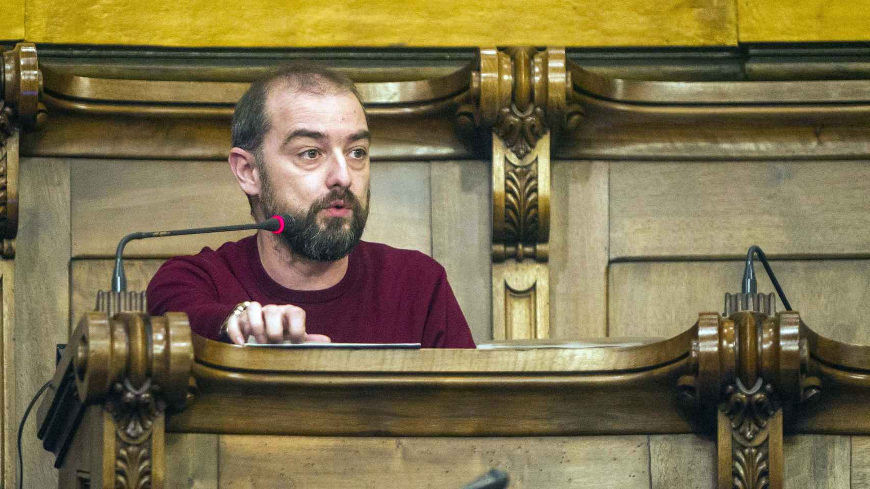 Gerard Ardanuy en el pleno del Ayuntamiento de Barcelona / HUGO FERNÁNDEZ