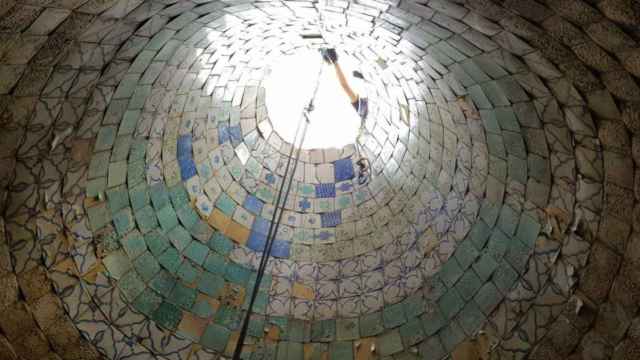 Una imagen del interior del depósito del Hostal Vell encontrado en Hostafrancs y que después ha sido sellado / SERVEI D'ARQUEOLOGIA DE BARCELONA