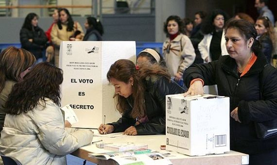 Mesa de las últimas elecciones en Ecuador / EFE