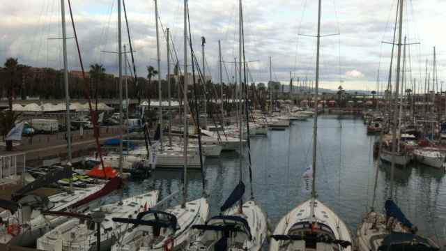 La zona de 'playa' del Port Olímpic (izq.) se convertirá en un paseo peatonal / MIKI