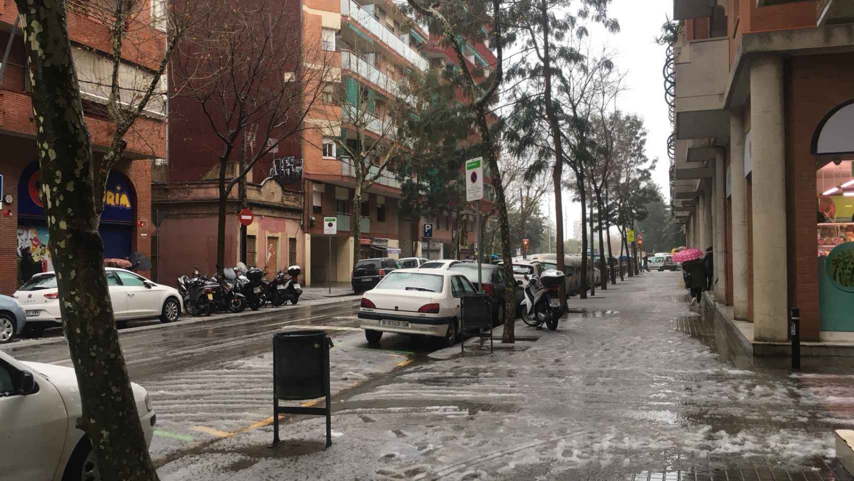 Imagen de la nevada del pasado jueves en Barcelona. Puede volver a ocurrir este martes / MIKI