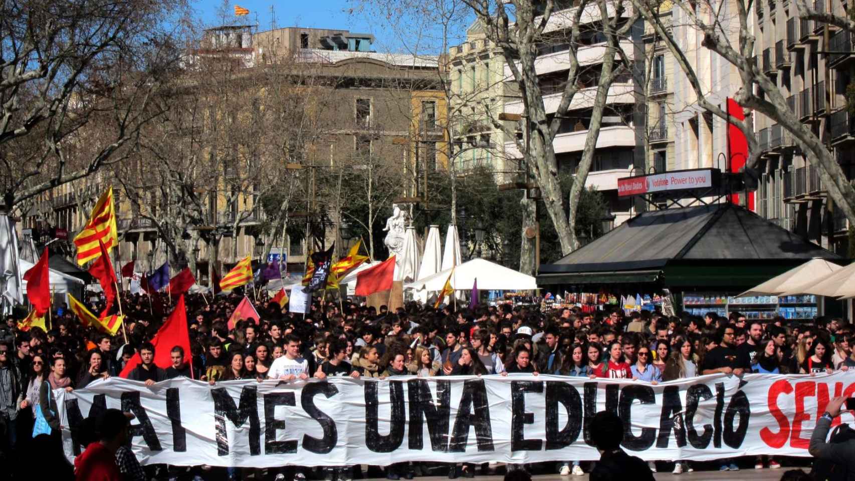 Imagen de una de las últimas manifestación de estudiantes en Barcelona reclamando más dinero para Educación / EFE