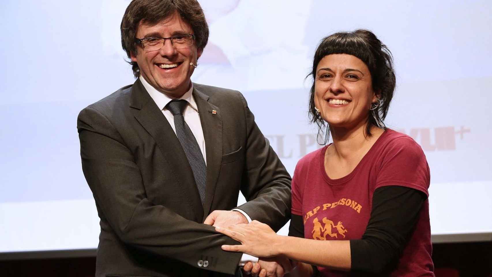 Carles Puigdemont con Anna Gabriel, en una imagen de archivo / GENCAT