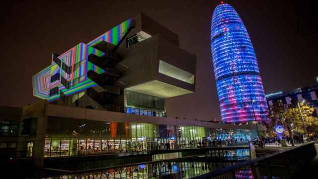 Vista del Museo del Diseño de Barcelona durante el festival Llum BCN / EFE