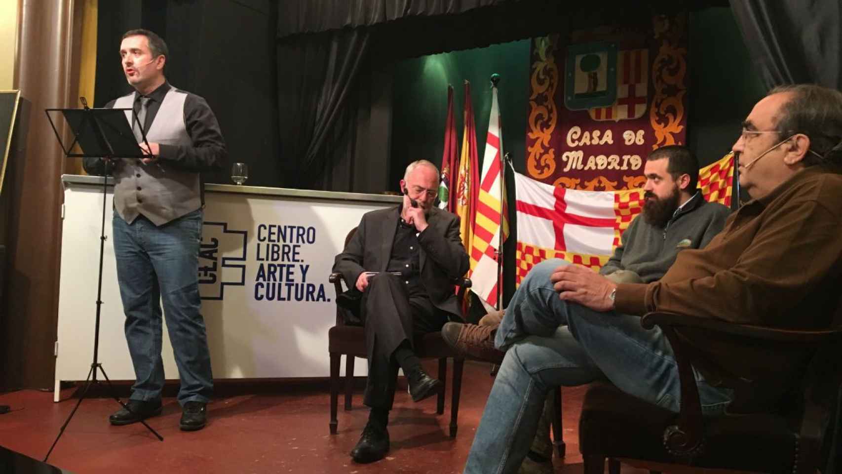 De izquierda a derecha: Pau Guix, Pablo Planas, Jaume Vives y Ramón de España, durante el evento censurado de Tabarnia / X. A.