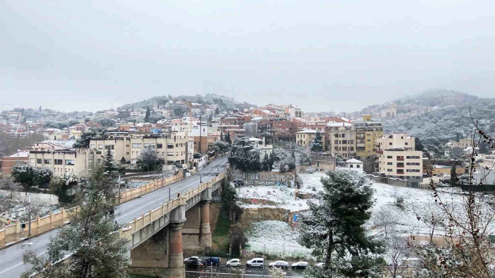 El puente de Vallcarca, bajo la nieve / Carolina Gimeno