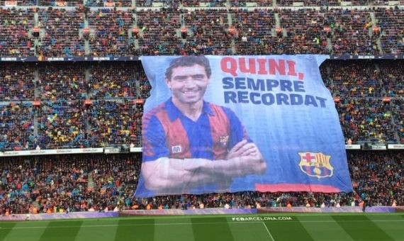 Pancarta desplegada en el Camp Nou como homenaje a Quini