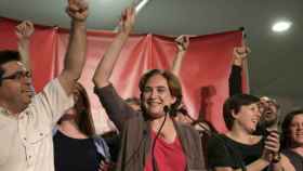 Ada Colau celebra su victoria en las elecciones municipales de 2015 en Barcelona / EFE