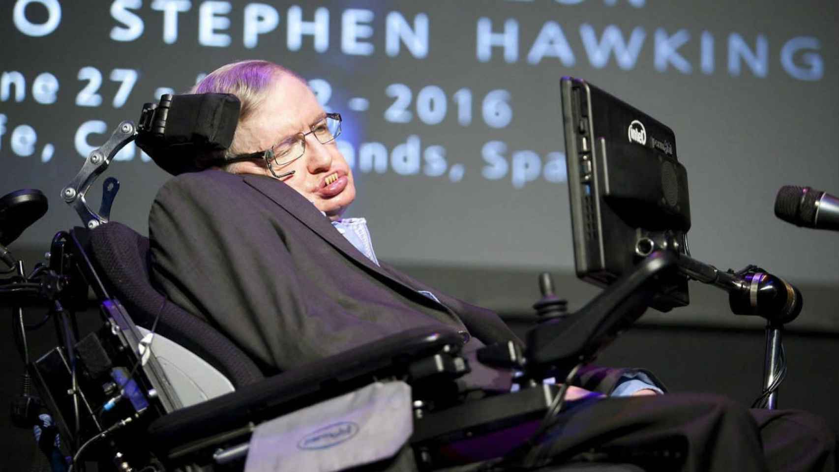 Stephen Hawking, que acaba de fallecer, conoció Barcelona e la mano de Lluís Permanyer / EFE