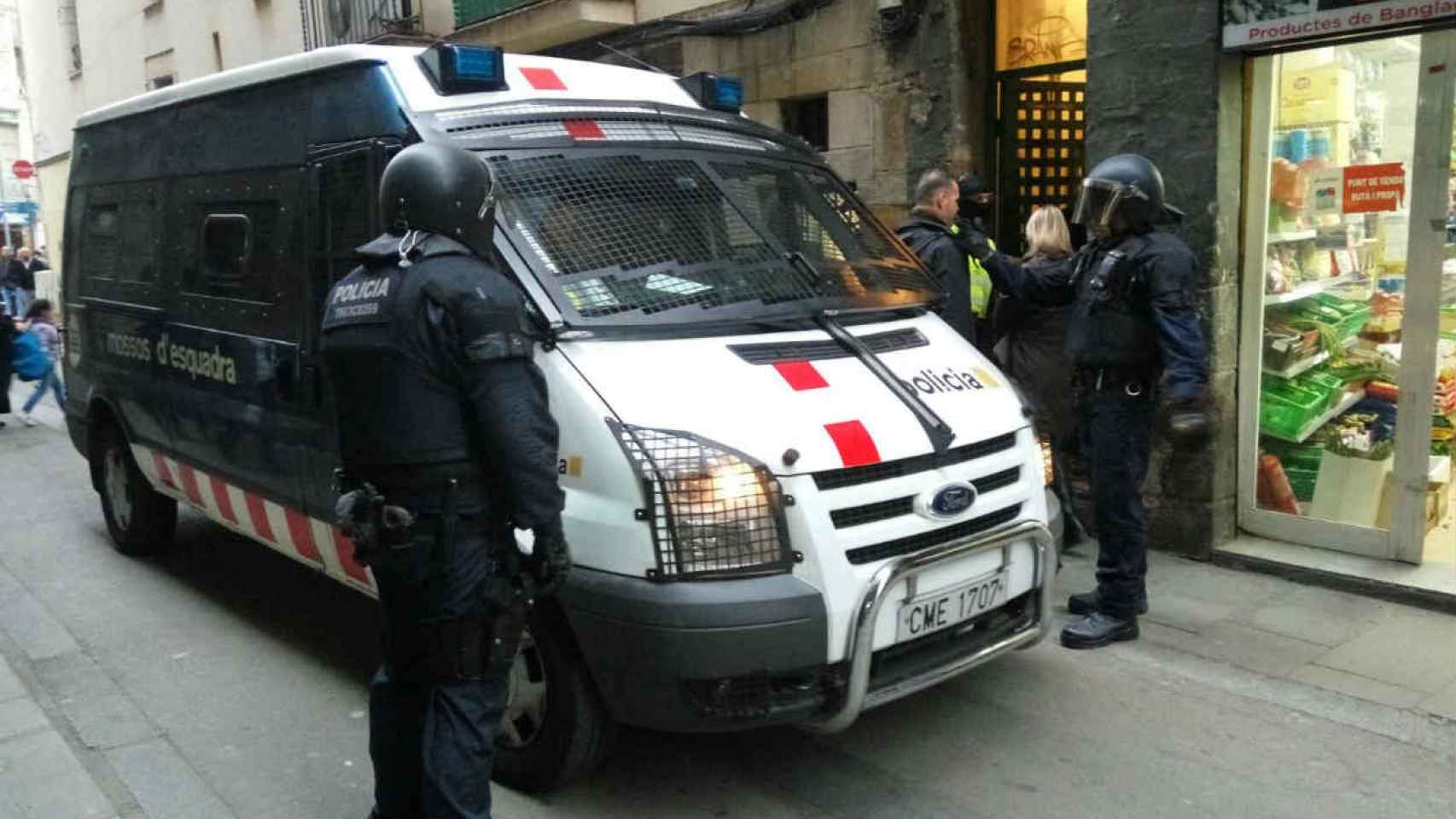 Los Mossos han arrestado a un hombre español por traficar con cocanía y maltratar a su pareja / MOSSOS D'ESQUADRA