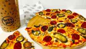 Pizza Sant Andreu con chorizo picante y jalapeños / B.P.