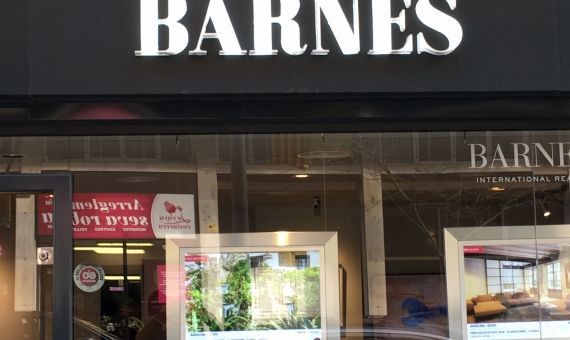 Esta es la entrada de la oficina que BARNES tiene en Barcelona / MIKI