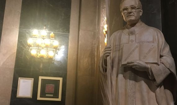 El mártir salvadoreño Óscar Romero en la capilla de la Virgen de Montserrat de Santa Anna / A.O. 