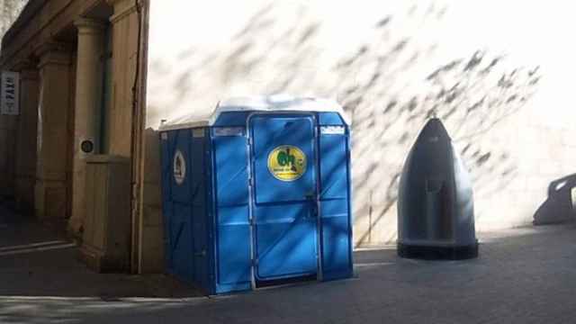 Un váter y un urinario de pie / AYUNTAMIENTO DE BARCELONA