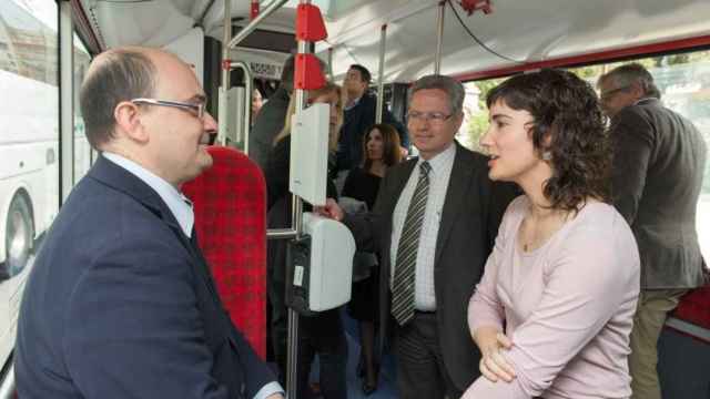 El consejero delegado de TMB, Enric Cañas (izquierda), y la exmpresidenta de la empresa, Mercedes Vidal / TMB