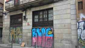 Un local clausurado en el barrio del Gòtic de Ciutat Vella, que ha funcionado como 'narcopiso' / CR