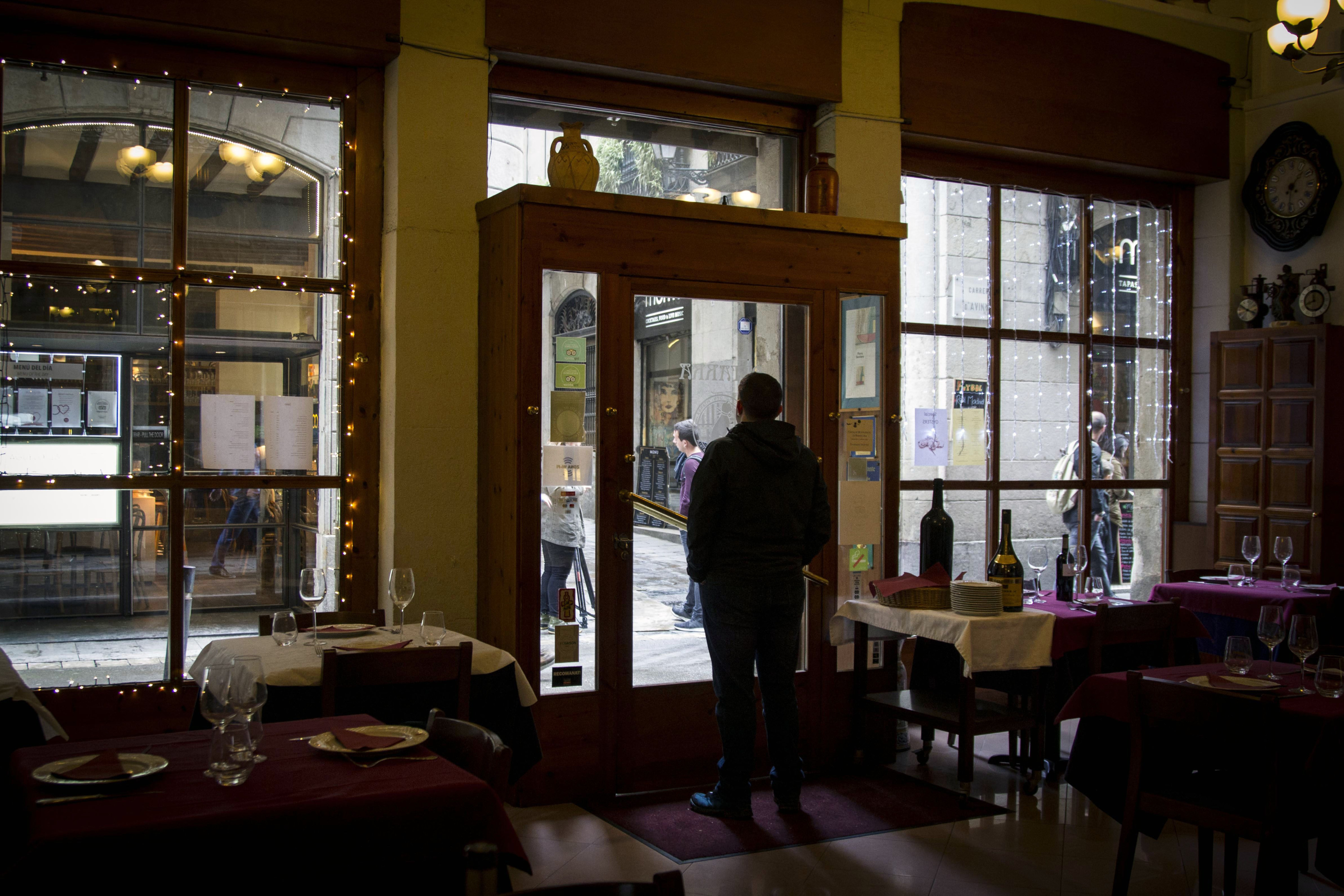 El histórico restaurante Pitarra ha cerrado esta semana y reabrirá reconvertido en un pub irlandés / HUGO FERNÁNDEZ