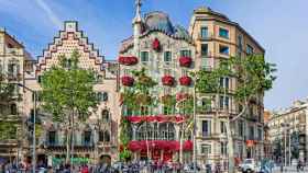 La Casa Batlló se viste con rosas e inaugura una exposición en su interior sobre el amor | CASA BATLLÓ
