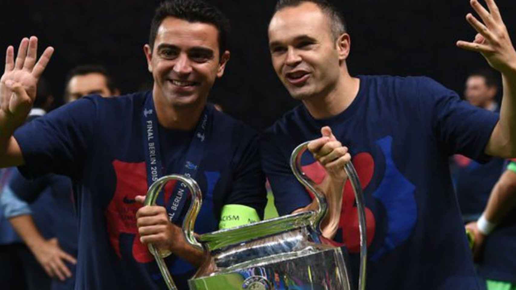 Xavi e Iniesta, tras ganar una Champions con el Barça / EFE