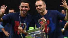 Xavi e Iniesta, tras ganar una Champions con el Barça / EFE