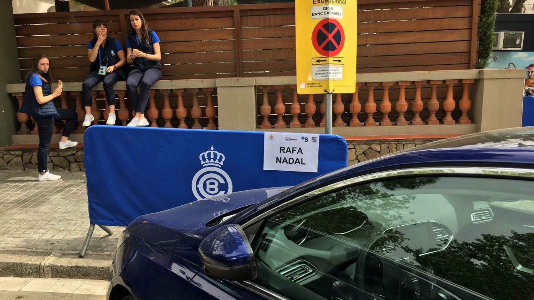 Rafa Nadal ya está en Barcelona. Este lunes ha aparcado su coche de la organización en la plaza que tiene reservada como Nº1 del Trofeo Conde de Godó 2018 /